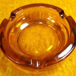 VINTAGE KEHRİBAR RENKLİ CAM YUVARLAK KÜL TABLASI MADE IN ITALY