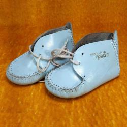 VINTAGE EL YAPIMI MAVİ RENKLİ DERİ BİR ÇİFT BEBEK PATİK