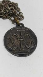 K48--TERAZİ BURCU GÜMÜŞ RENGİ METAL KOLYE