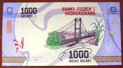 MADAGASKAR=2017  1000 Ariary   P-100  ÇİL'