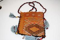 EL YAPIMI HALI ÇANTA  (KUCUK KOLİ)