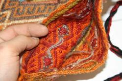 EL YAPIMI HALI ÇANTA  (KUCUK KOLİ)