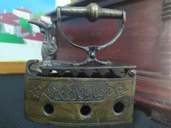 KÖMÜRLÜ KOL YAKA ÜTÜSÜ