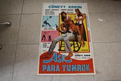 AŞK PARA YUMRUK FİLMİNİN AFİŞİ OYNAYANLAR: CÜNEYT ARKIN, NİLAY YURTSEV, AHMET MEKİN