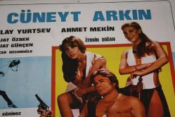 AŞK PARA YUMRUK FİLMİNİN AFİŞİ OYNAYANLAR: CÜNEYT ARKIN, NİLAY YURTSEV, AHMET MEKİN