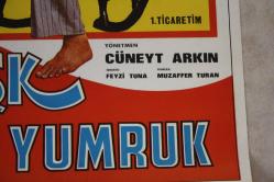 AŞK PARA YUMRUK FİLMİNİN AFİŞİ OYNAYANLAR: CÜNEYT ARKIN, NİLAY YURTSEV, AHMET MEKİN
