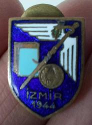 1944 DOKUZ EYLÜL ÜNİVERSİTESİ İKTİSADİ VE İDARİ BİLİMLER FAKÜLTESİ MİNELİ PAPUÇLU ORİJİNAL YAKA ROZETİ D1O1K1U ÇOK NADİRDİR