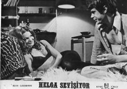 LOBİ KARTI PHOTO FİLM  HELGA SEVİŞİYOR.  8 ORİJİNAL LOBİ FOTOĞRAFI