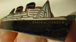 ESKİ DÖNEM İNGİLTEREDEN ALINMA GEMİ FİGÜRLÜ ELİZABETH İBARELİ ORİJİNAL MİNELİ YAKA ROZETİ RR2AA1 ÇOK ÇOK NADİRDİR