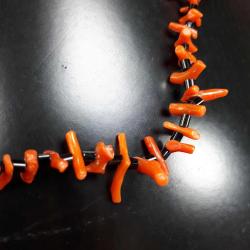 RETRO SİYAH CAM BONCUKLU MERCAN GERDANLIK