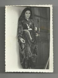 YEREL KIYAFETLİ KADIN ESKİ VE KÜÇÜK EBAT FOTOĞRAF...