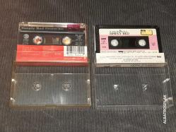 SIMPLY RED-GREATEST HITS//A NEW FLAME.İKİ ADET TEYP KASETİ