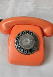 Antika - Turuncu Renkli Çevirmeli Telefon - kitantik - kitaLog