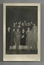 IŞIK LİSESİ BİR TÖRENDEN SONRA MÜDÜR,ÖĞRETMENLER VE TALEBELER FOTOĞRAF...