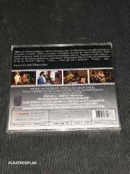 EĞRETİ GELİN-BİR ATIF YILMAZ FİLMİ-SIFIR AÇILMAMIŞ AMBALAJINDA-DÖNEM BASKISI VCD  SIFIR AMBALAJINDA VCD DİR.