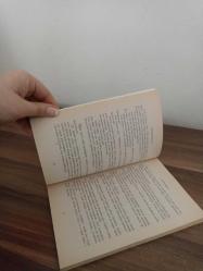 ÇİFTE BELA / AŞKIN HİZMETİNDE  - HARLEQUIN - 2 ROMAN BİR ARADA
