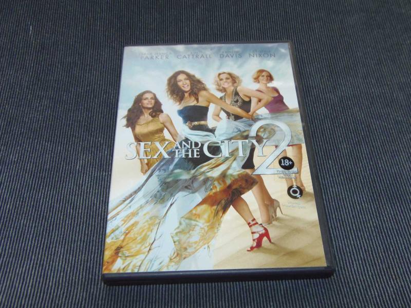 SEX AND THE CITY 2 DVD FİLM ORJİNAL DİL VE TÜRKÇE ALTYAZI VARDIR  