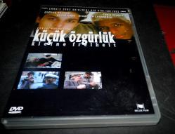 Efemera - KLEINE FREIHEIT * KÜÇÜK ÖZGÜRLÜK * LOREY DELMAR * ÇAĞDAŞ BOZKURT * DVD - kitantik - kitaLog
