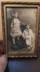 K122---- ÇERÇEVELİ BAHRİYELİ ÇOCUK VE ABLASI FOTOĞRAFI