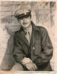 TURHAN B EY,TURKISH ACTOR IN HOLLYWOOD 1941-1953 ÇOK MEŞHUR RRRR. 20X25CM. BÜYÜK BOY ÜNİFORMALI NADİR