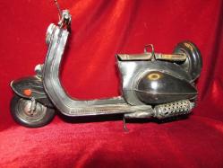 KOLEKSİYON OBJESİ  EL İŞÇİLİĞİ SİYAH İRİ VESPA SCOOTER MOTORSİKLET(1:36 ölçekte).ÇOK KALİTELİ VE SAĞLAM METAL ÜRÜN 787