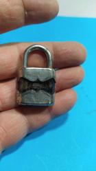 K15------TÜRKİYE MAMULATI KÜÇÜK BOY ESKİ ASMA KİLİT--ANAHTARI YOK