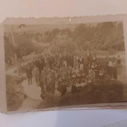 KRT97---KIRSAL ALANDA ÖĞRENCİLER HATIRA FOTOĞRAFI