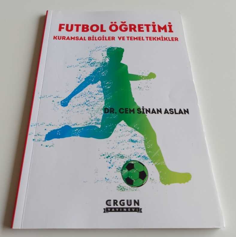 Futbol Öğretimi - Kuramsal Bilgiler ve Temel Teknikler QR8892