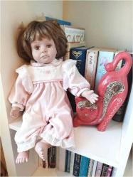 1991 MARCİ COHEN VİENNA ROYAL COLLECTİON DAMGALI PORSELEN GÖRÜNÜMLÜ VİNTAGE VİNİL (ET) BEBEK 42 CM