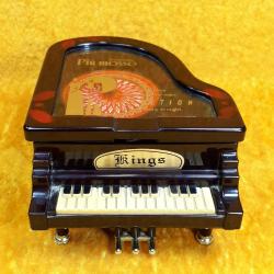 VINTAGE PIU MOSSO PIANISSIMO BORDO RENKLİ PİYANO FORMLU MÜZİKLİ TAKI KUTUSU