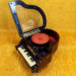 VINTAGE PIU MOSSO PIANISSIMO BORDO RENKLİ PİYANO FORMLU MÜZİKLİ TAKI KUTUSU