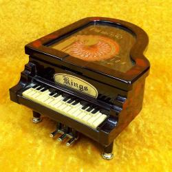 VINTAGE PIU MOSSO PIANISSIMO BORDO RENKLİ PİYANO FORMLU MÜZİKLİ TAKI KUTUSU