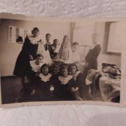 KRT99--DİKİŞ EĞİTİMİ ALAN KIZ ÖĞRENCİLER FOTOĞRAFI