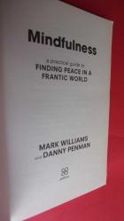 Mindfulness: A practical guide to finding peace in a frantic world +CD