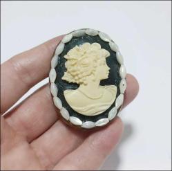 Retro Bakır ve Reçine Cameo Eşarp Tokası