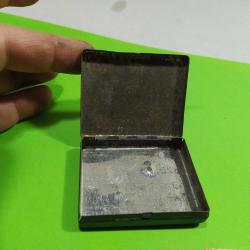 K83----SOLUTRICINE PASTİL TENEKE KUTUSU--BOŞ