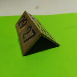 K1-----İKİ ADET ÜÇGEN PİRİNÇ MASA NUMARASI