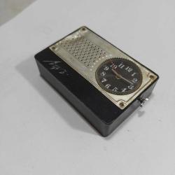 K68---------SOVYETLER BİRLİĞİ DÖNEMİ RUSYA ÜRETİMİ MİNİ BOY KURMALI MASA SAATİ--ÇALIŞIYOR