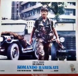 Komando Harekatı Filmi Lobi Kartı No:2 Lobby Cards Chuck Norris Braddock Film Pop Yönetmen: Aaron Norris Aki Aleong Yehuda Efroni 25x20 cm