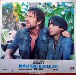 Komando Harekatı Filmi Lobi Kartı No:4 Lobby Cards Chuck Norris Braddock Film Pop Yönetmen: Aaron Norris Aki Aleong Yehuda Efroni 25x20 cm