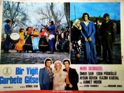 Bir Yiğit Gurbete Gitse Filmi Lobi Kartı Lobby Cards Renkli Rejisör : Kemal Kan Nuri Sesigüzel Ömer Şan Esen Püsküllü Aysun Güven Kazım Kartal 34x24 cm