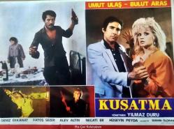 Kuşatma Filmi Lobi Kartı No:1 Lobby Cards Yılmaz Duru Umut Ulaş Bulut Aras Deniz Erkanat Fatoş Sezer Necati Er Alev Altın Hüseyin Peyda 34x24 cm