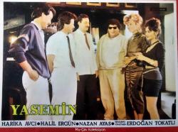 Yasemin Filmi Lobi Kartı No:3 Lobby Cards Harika Avcı Halil Ergün Nazan Ayas Senaryo Yönetmen: Erdoğan Tokatlı Uzman Filmcilik 25x18 cm