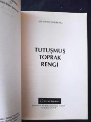 Tutulmuş Toprak Rengi - Türkçe Kitap - Sevencan Keserkaya - Sorun Yayınları -
