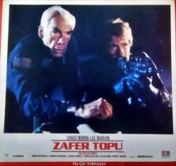 Efemera - Zafer Topu Filmi Lobi Kartı No:3 Lobby Cards Chuck Norris Lee Marvin Hanna Schygulla Susan Strasberg Geogerge Kennedy Martin Balsam 25x23 cm - kitantik - kitaLog