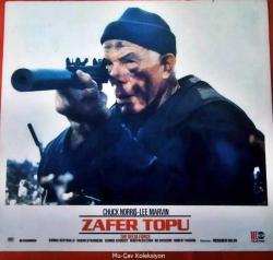 Zafer Topu Filmi Lobi Kartı No:4 Lobby Cards Chuck Norris Lee Marvin Hanna Schygulla Susan Strasberg Geogerge Kennedy Martin Balsam 25x23 cm