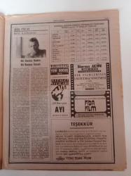 Sinema Gazetesi - 26 Mart 1  Nisan 1990 - Sayı 28 - Lambada Film - Eddie Peck Ve Melora Hardin Fotoğrafı - Sırdaş Radyo - Warlock - Geceyarısı Av - Seks Yalanları - Colors