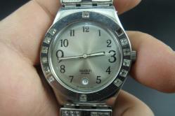 SWATCH AG 2006   MARKA KOL SAATİ DETAYLAR ACIKLAMADA (DEMİR RAF 32 kutu