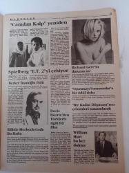 Sinema Gazetesi - 27 Nisan 4 Mayıs 1991 - Sayı 85 - Benim Mavi Cennetim Filminden Bir Kare - Steve Martin Fotoğrafı - Camdan Kalp Filmi - Genco Erkal - Şerif Sezer - Richard Gere - William Hurt