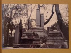 Osmanlı Tarihi mezar taşları sütunları taşların dili anlamı siyah beyaz orjinal çekilmiş 15*10cm fotoğraf